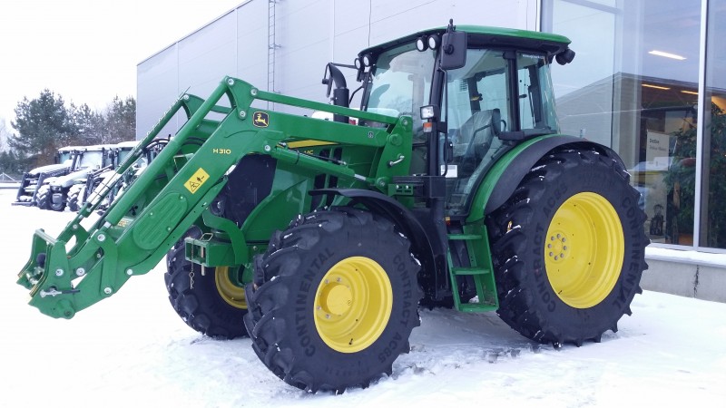 KHP-ilmastointi asennettu John Deere 6090 MC traktoriin.